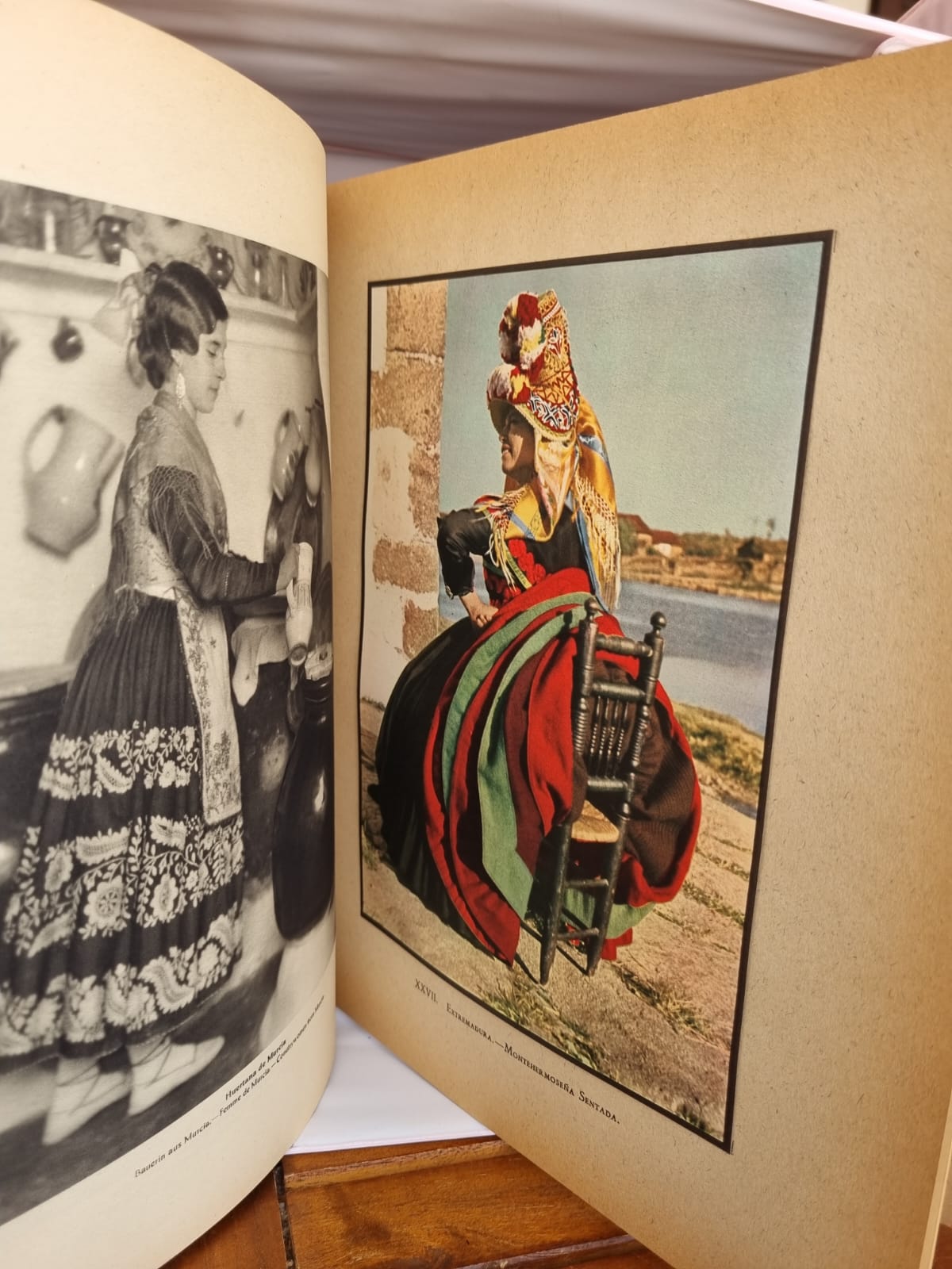 España Tipos y Trajes - Libro Fotografico Costumi Spagnoli Vintage | Rarexis
